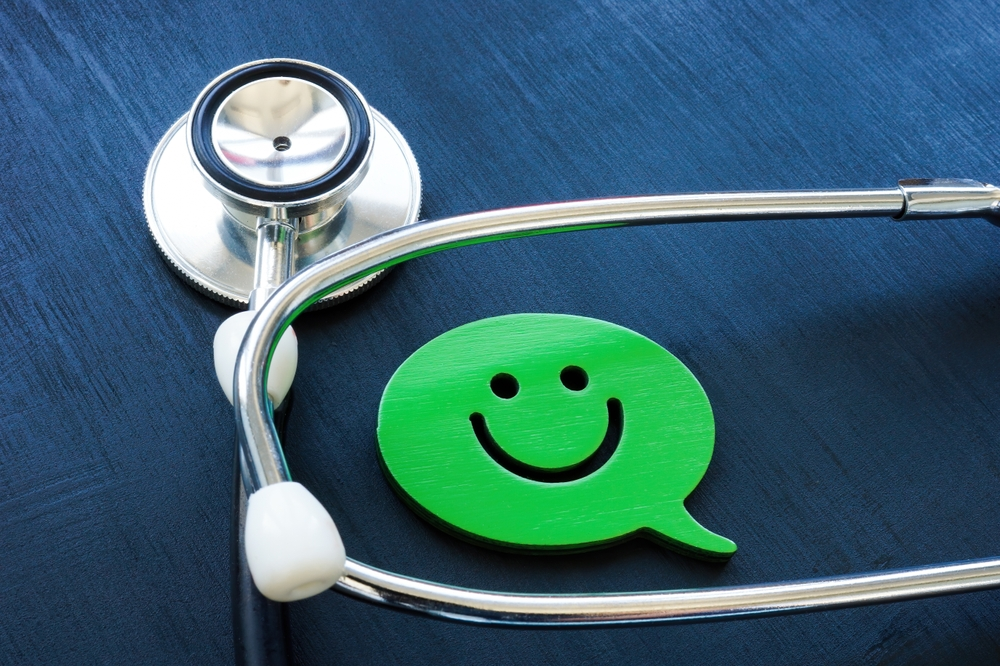 smiling green speech bubble next to stethoscope